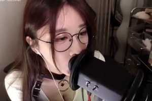 巨乳轩子舔耳（23.10.16~3）